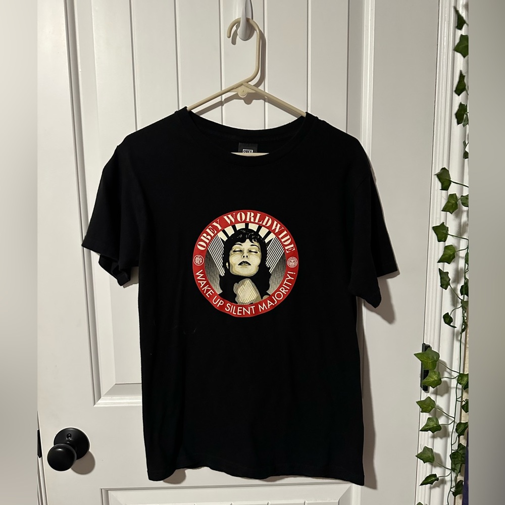 Obey t shirt